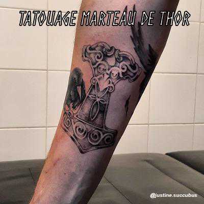 Tatouage Marteau de Thor